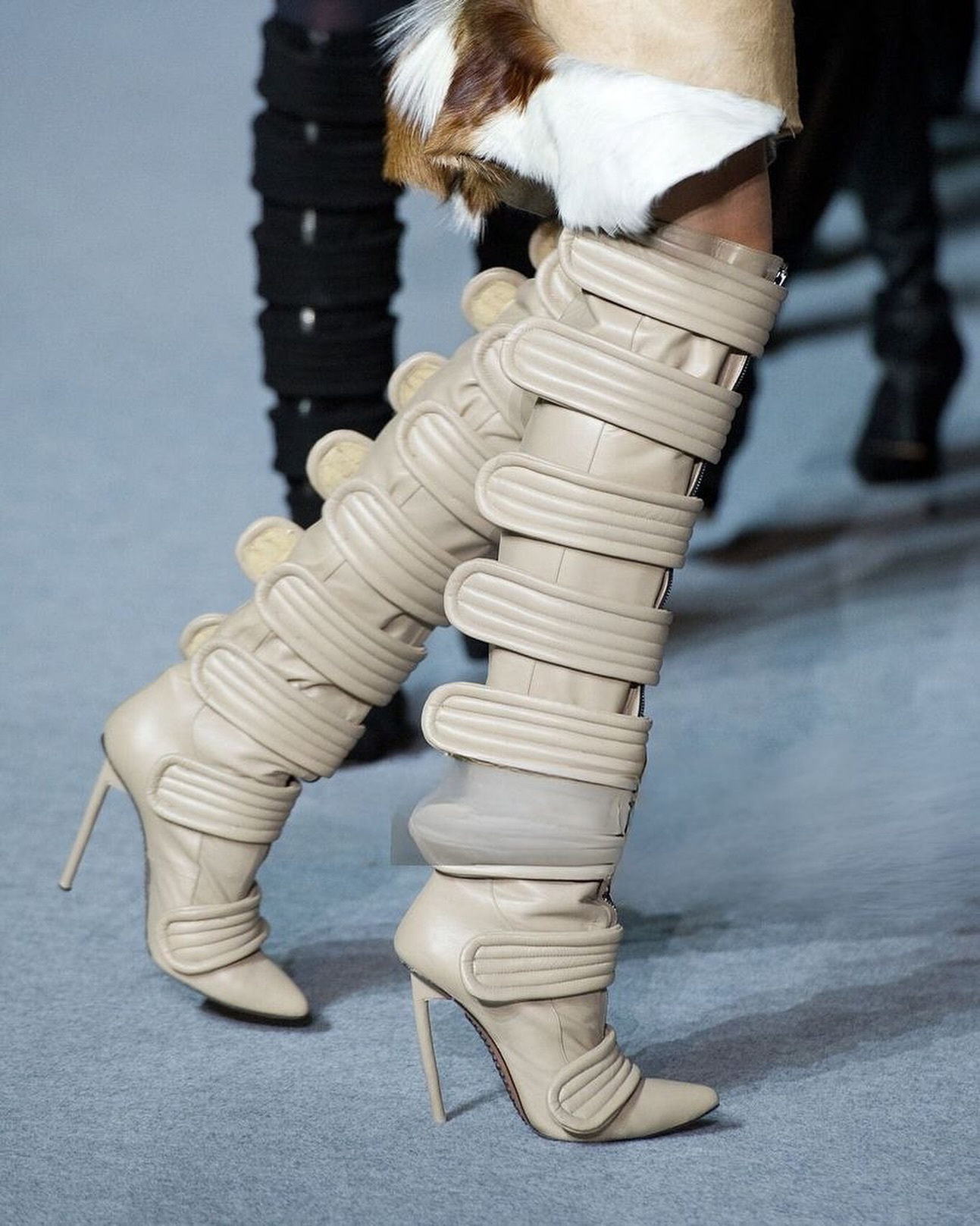 2026 Pointed Toe Knee-high Boo - Street Fashion Rome 评论和价格